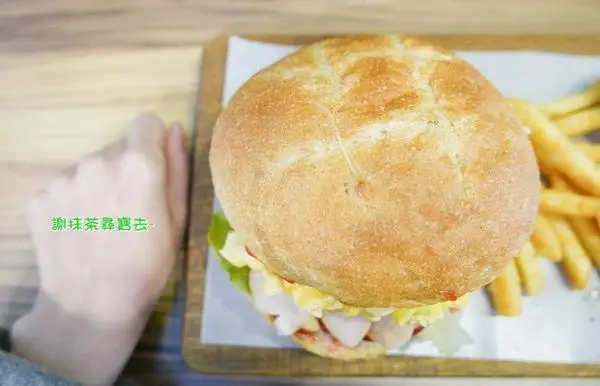 桃園 過日子咖啡 漢堡就是要給你吃很飽...