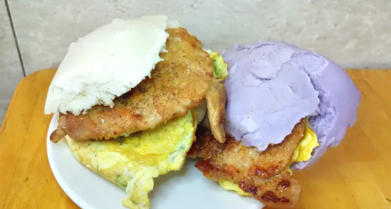 【新竹東區】無名饅頭肉排蛋☞學府路上的排隊早餐店，｢饅頭肉排蛋」必點!