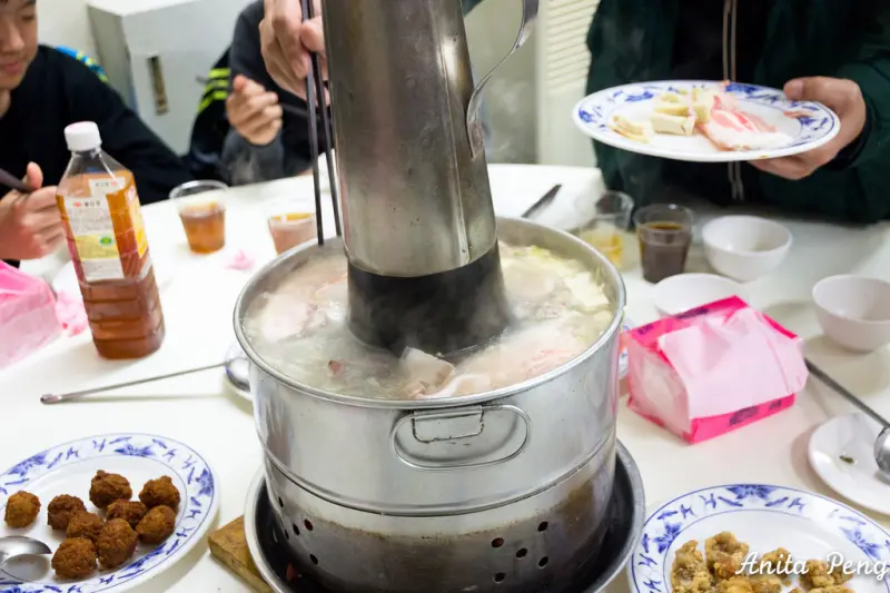 【吃喝．台北】排隊排到天長地久的2014年票選第一名的勵進酸菜白肉鍋