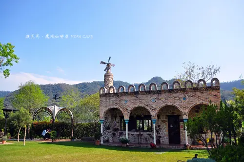 與森林共存的夢幻西班牙建築魔法咖啡屋