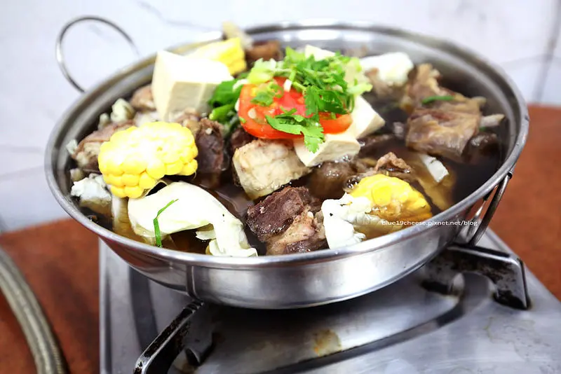 【台中霧峰】老牌羊肉 - 樹仁商圈.一年四季都溫補的羊肉爐.羊腳筋湯.芥蘭羊肉來一份.羊羶味不重.好吃.可加湯