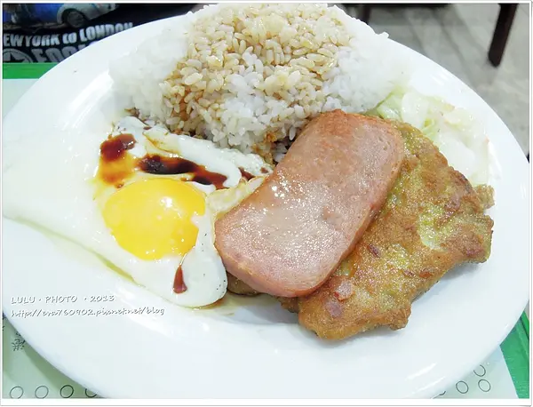 【食】鑫華港式茶餐廳‧平價消費十足香港氛圍!!