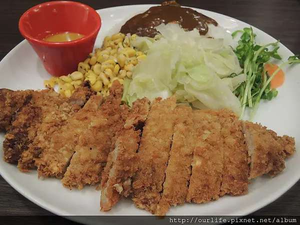 台中逢甲．70元免費加飯加醬的咖哩豬排飯@Mak&May