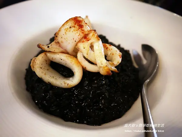 『食記』台北市．信義市政府站．松山文創園區．黑米Café‧Bistro(超好吃燉飯)