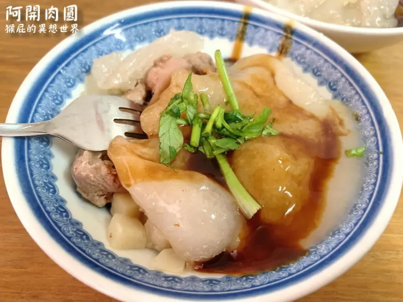 埔里好多肉圓歐，這間在地50年老店超多人！Google評價4.3顆星，吃完還有大骨湯喝到飽！