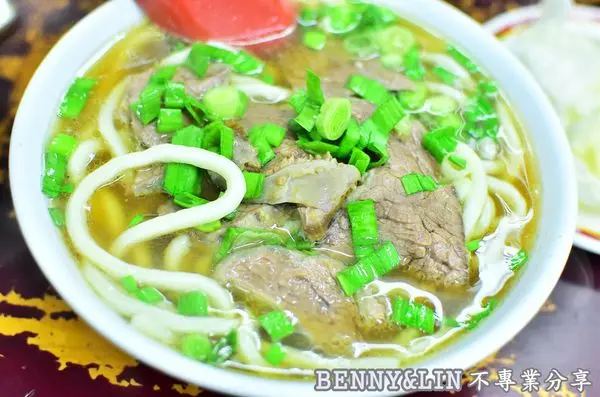 [台北美食]台北車站巷弄間知名老店，藝人推薦飄香一甲子的美味牛肉麵 -- 劉山東牛肉麵(台北美食、台北巷弄美食、台北老店、台北牛肉麵專賣、台北麵食館)