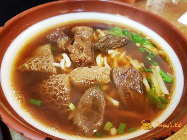 【南投美食】竹山-牛肚牛肉牛筋三寶麵食館《三塊厝牛肉麵》備停車場