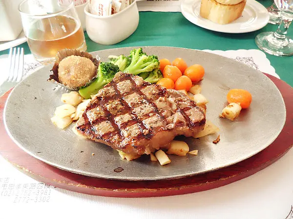 【食記】台北*東區。30年老店牛排好吃*總督牛排西餐廳