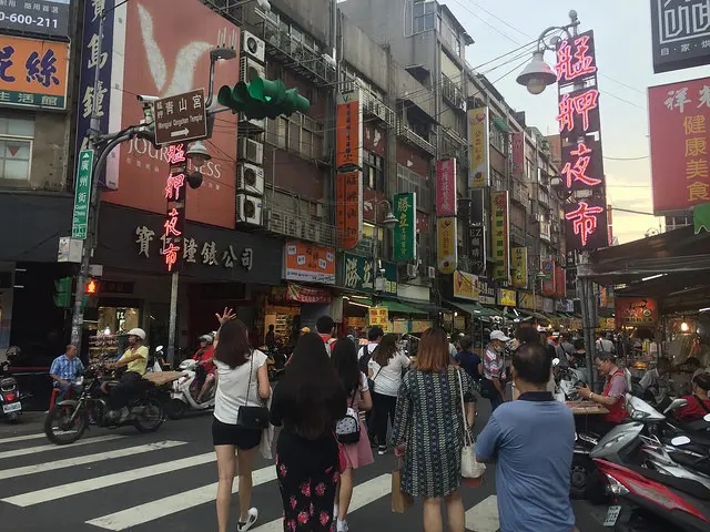 【食記】台北萬華/艋舺夜市。兩喜號魷魚焿 懷念愛玉冰 艋舺紅豆餅