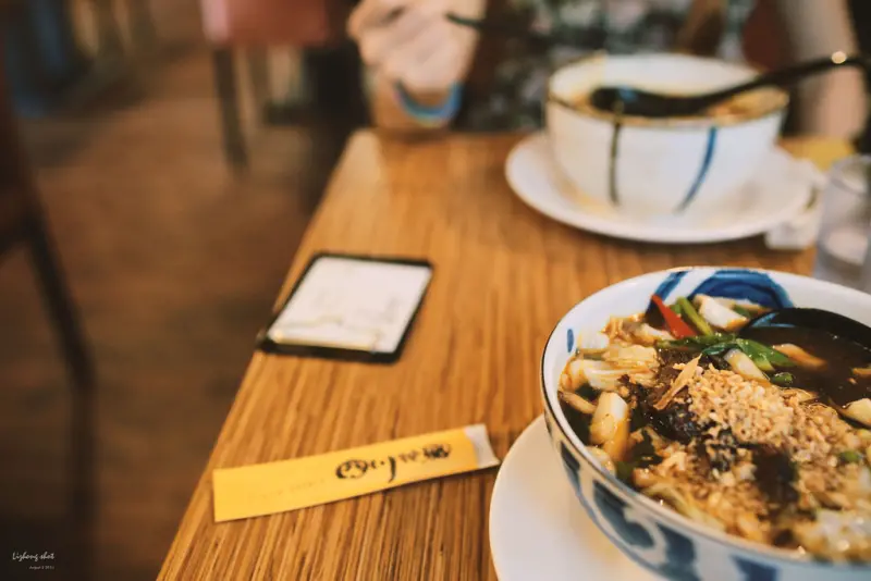 一些流金歲月的新竹單日慢行#上 ＿四川辣麵＿東門市場＿新竹市影像博物館＿辛志平校長故居