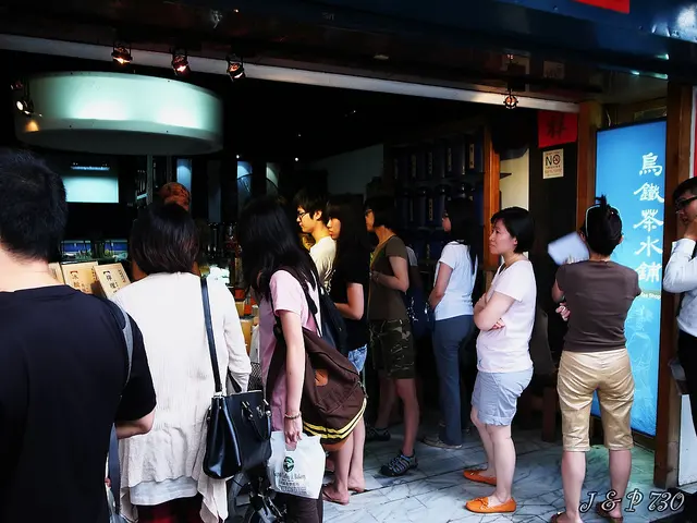 台北 烏鐵茶水舖~飲料亭也出現大排長龍啦