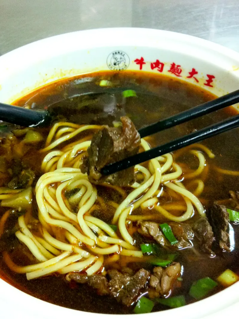 新竹-牛肉麵大王(原美乃斯巷內) 傳承一甲子的道地川味牛肉麵