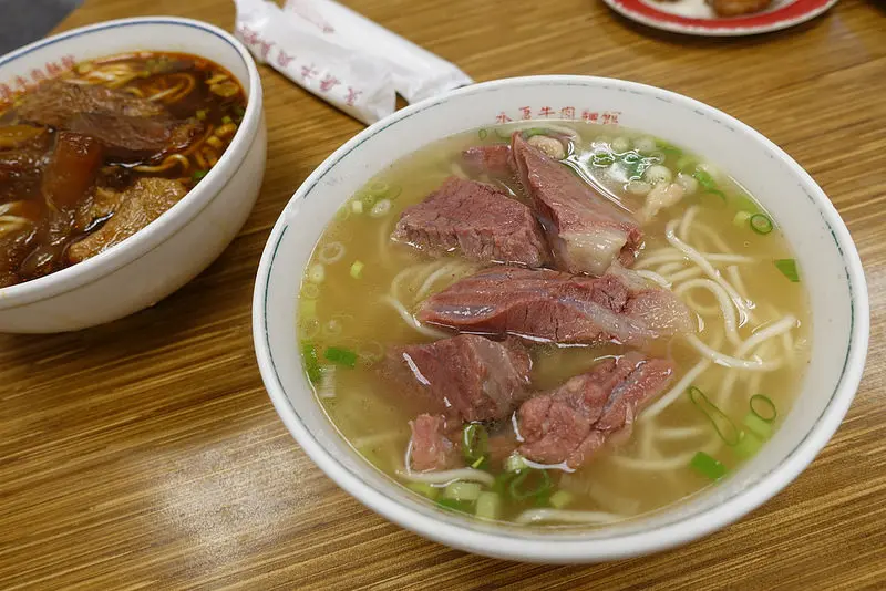 (胖樺食記)永康街超推薦必吃美食「永康牛肉麵館」/捷運東門站/完整菜單/四十多年老字號排隊名店