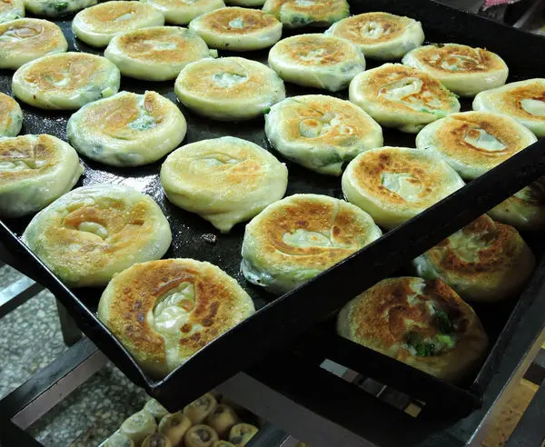 【基隆】周家豆漿店(蔥油餅)~老闆，我要吃10個！