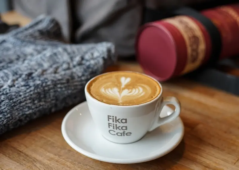 跳躍的宅男 - [松江南京咖啡廳]Fika Fika Cafe-北歐生活風格咖啡廳喝著冠軍咖啡享受慵懶時光  中山區咖啡廳推薦