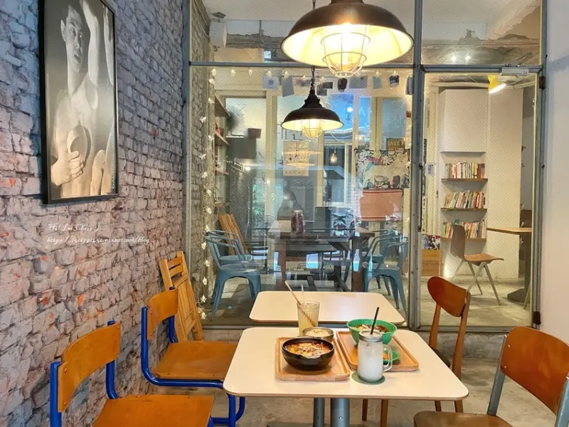 【台北咖啡廳】令人想再訪的咖啡廳，一間賣著韓式料理的韓風咖啡廳 - 卡那達咖啡店카페가나다/韓系咖啡廳推薦/不限時咖啡廳推薦/韓風咖啡廳推薦/寵物友善咖啡廳推薦/忠孝新生咖啡廳