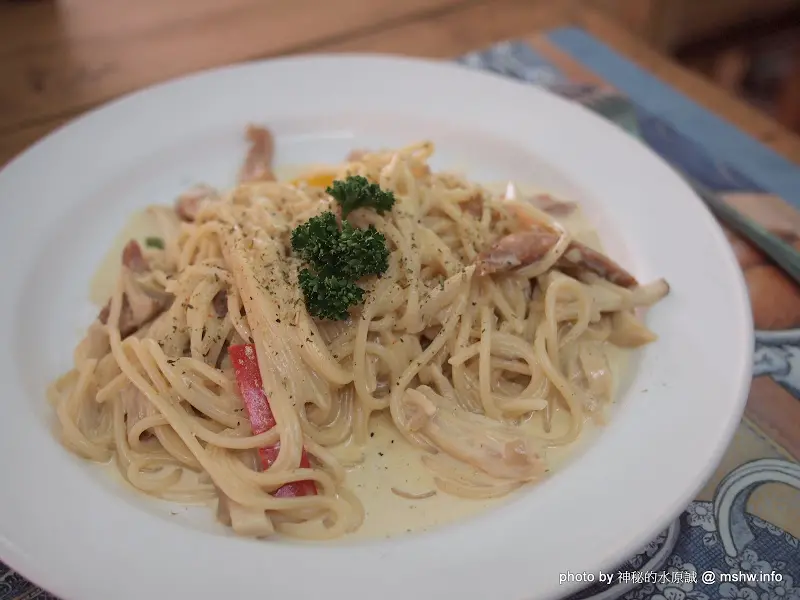 取景自由,有開放式攝影棚的小歇場所 ~ 台中南區