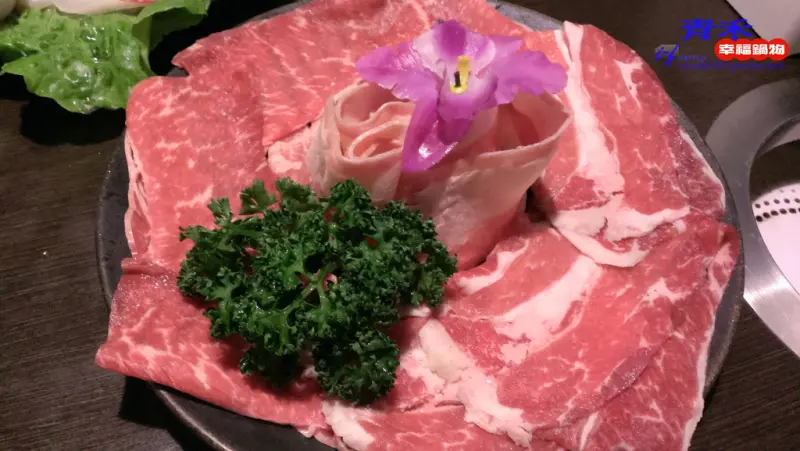 【永安市場站】青禾幸福鍋物涮涮鍋~豐富海陸食材，還有滷肉飯、冬粉、麵條、霜淇淋吃到飽~