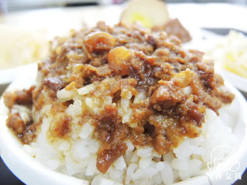 台北雙連)滿庭香魯肉飯-15元CP超高超值魯肉飯/雙連站美食/雙連魯肉飯/台北平價美食/台北美食推薦