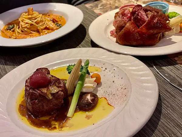 [台北美食] 天母35年老牌西餐廳【莎諾歐法西餐】Sara House 必點德國豬腳 質量好cp值高 #士林北投天母榮總美食 @蛋寶趴趴go