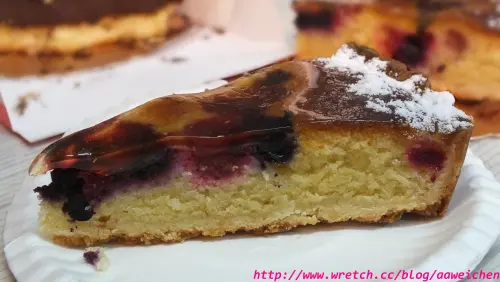 深夜裡的法國手工甜點。排再久也要吃到。超厚層生巧克力塔絕對讓妳吃到喜滋滋。