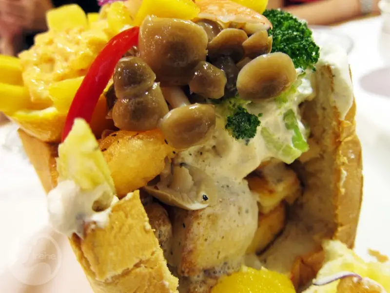 捷運士林站 | 有幸福Cafe ．鹹的蜜糖吐司 / 私房菜色咖啡廳 / 比利時壺經典咖啡