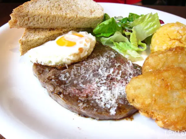 【台北美食】東區名店藝人也瘋狂#C25度咖啡館，香煎雪花牛粉嫩超驚豔@皮蛋│新手人妻