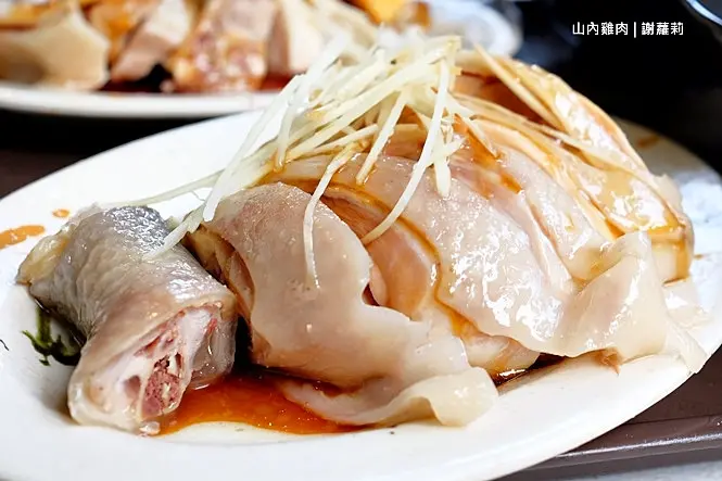 《北市中正區♥食記》山內雞肉。傳統市場內的超人氣古早味，想吃可得先排隊！(龍山寺站)