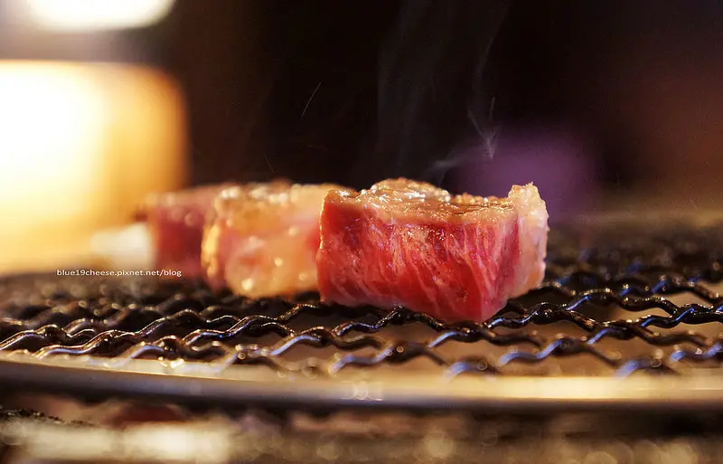 【台中北區】食藏燒肉居酒屋 - 假日午餐就吃得到囉!聚餐慶生.燒肉啤酒真對味.滿1400元還可以玩骰子樂耶!近中國醫藥學院