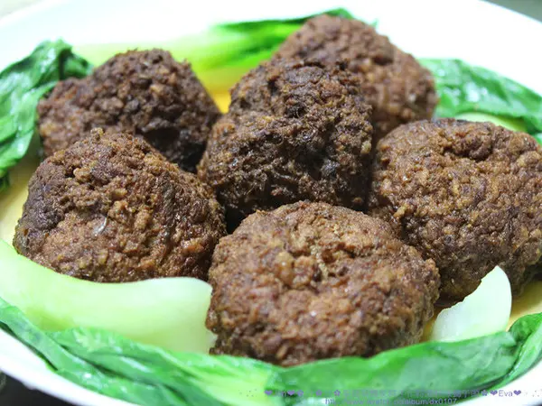 【食記】oO。。果貿吳媽家純手作特濃豚味獅子頭　超好吃，還會噴汁的獅子頭，大家有吃過嘛？！。o○。