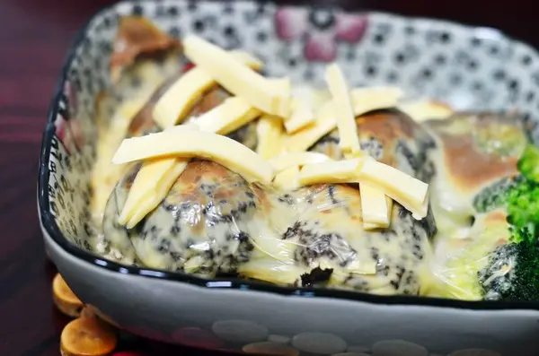 誰說獅子頭只能紅燒，來點新奇的吧！！黃金獅子頭-- 果貿吳媽家純手作特濃豚味獅子頭