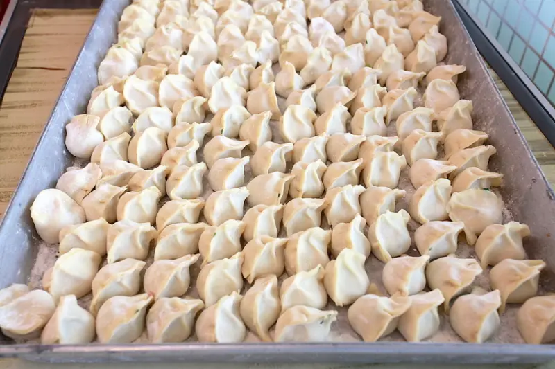 吃。高雄|左營區|果貿社區。眷村傳統美食，高雄知名水餃店，韓國瑜市長推薦美食「果貿吳媽家餃子」。