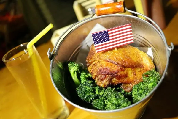 【羽諾食記】ROUTE66美式餐廳●東區必吃美食●東區消夜推薦●美味炸雞&消夜三層漢堡              