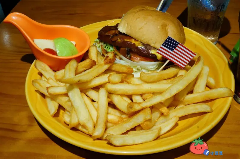 【台北美食】東區美式 Route 66 大份量飲料喝到飽 暑假學生專案299元吃到堡超划算！