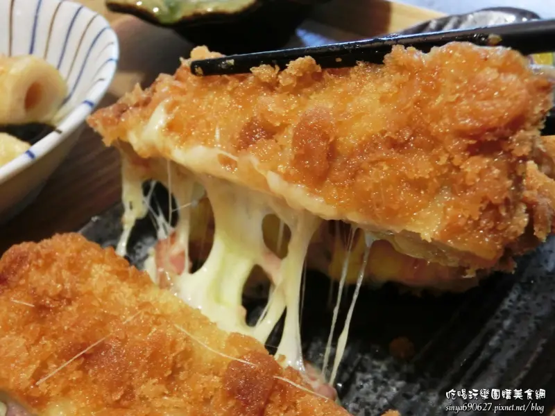 《美食推薦》【桃園】恆八味屋日式豬排專賣店。桃園藝文特區美食 高CP超犯規爆漿藍帶起司豬排 桃園必吃美食推薦