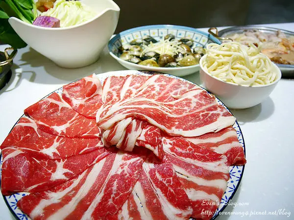 【食記。台北】清香火鍋城。八德路料多實在平價涮涮鍋 ♥