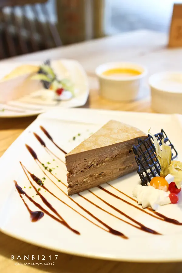  塔吉特信義人文館 :如同偶像劇場景的團購千層蛋糕咖啡館