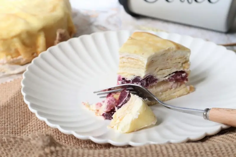 塔吉特岩燒千層蛋糕。帶你找回屬於千層的初心，從早晨到夜晚，值得一嚐再嚐的大人味清新（宅配/團購美食）