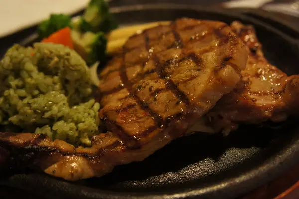 畢昂司牛排潮食館