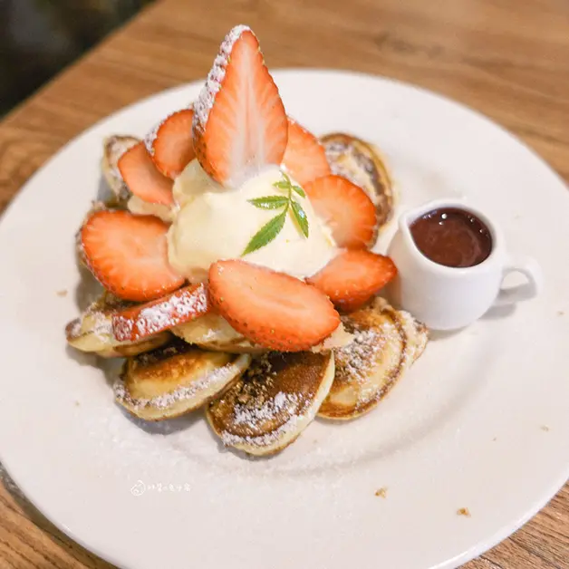 中山站美食。Poffertjes cafe荷蘭小鬆餅 超可愛小圓鬆餅  美味早午餐