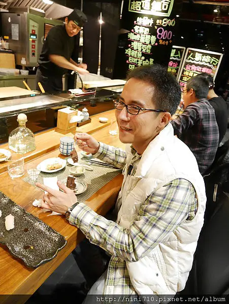 台中美食~即將稱霸全宇宙的魚沒有煮刺身壽司 綜合握壽司組合只要200元就吃的到