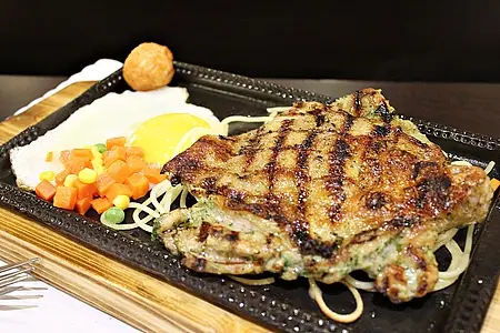 【黑船炙燒牛排】蕃茄牛肉湯別錯過