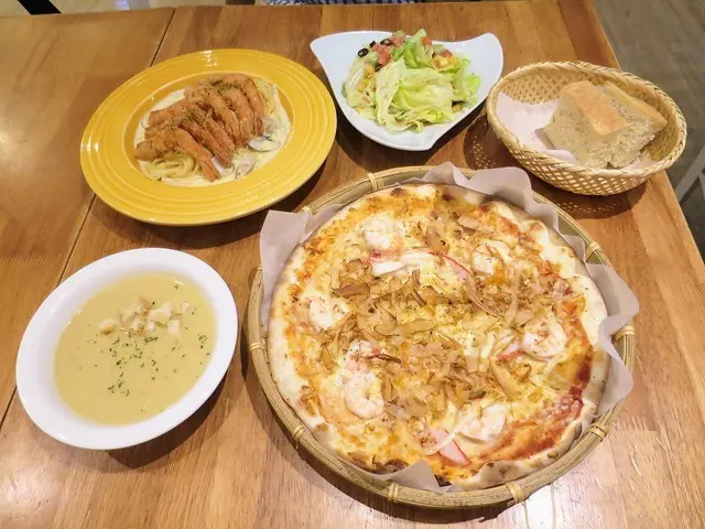 【新北板橋美食】慢慢來pizza屋，9吋手工大披薩超滿足，用餐不限時/不收服務費!(近捷運新埔站)