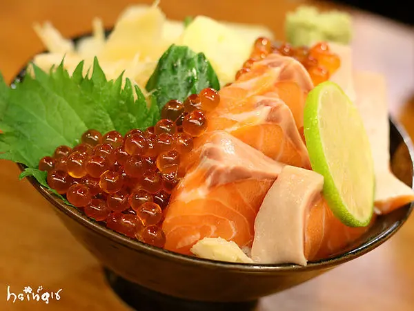 【食記】台北*中山。小六食堂*食尚玩家推薦排隊美食 超推新鮮肥美鮭魚親子丼 平價日式料理 極品燒霜丼(比目魚鰭邊肉) 捷運橘線行天宮站美食 台北無菜單料理餐廳 生魚片蓋飯 日本料理