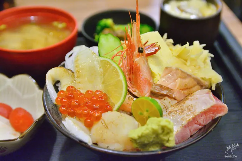小六食堂 生魚片海鮮丼飯