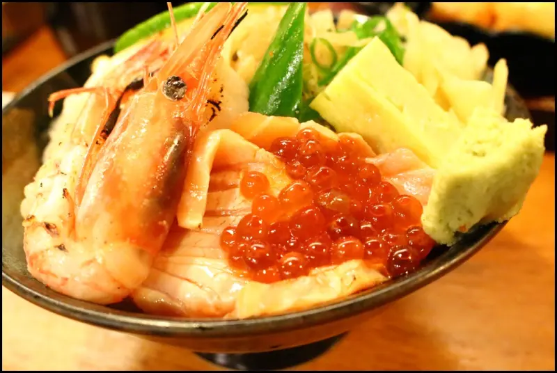 [ 行天宮站美食 ] 小六食堂～平價日式料理名店，名不虛傳高cp值超豐盛生魚片丼午間套餐