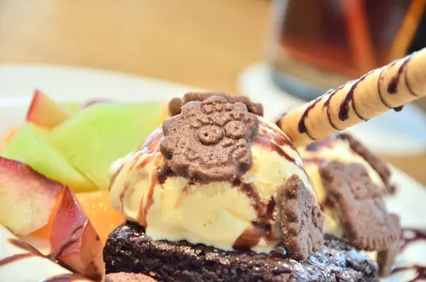 在喧鬧的東區值得一個舒舒服服的下午茶 -- Wednesday Cafe