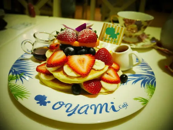 【Oyami Cafe】西門町的日本人氣夏威夷鬆餅,繽紛夢幻的甜點藝品