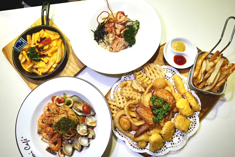 西門町餐廳/二訪OYAMI CAFE遇見白馬王子 / 台北下午茶 / 義大利麵 / 鬆餅