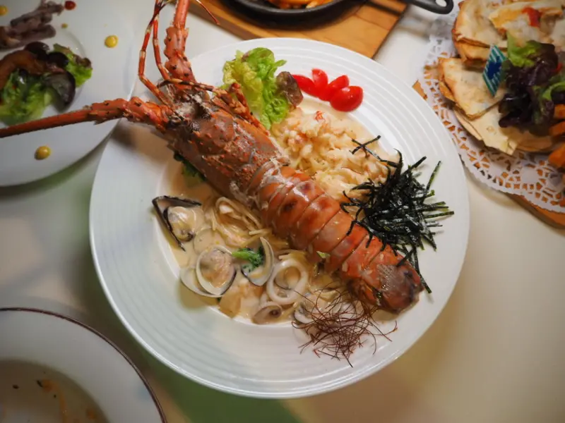 Oyami cafe 七彩龍蝦套餐 IG打卡 姊妹聚餐推薦 平價高級食材下午茶 義大利麵 德國農莊B&G有機花茶 輕食咖啡廳 台北西門町 西門美食